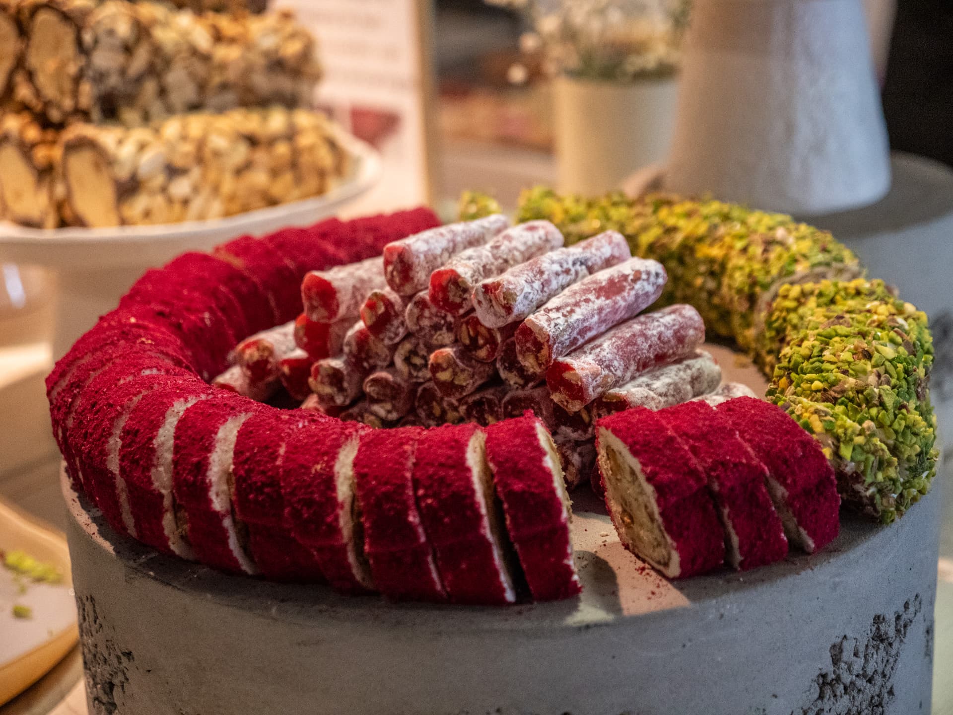 Kerstlekkernijen op een stand van de Kerstpakkettenbeurs